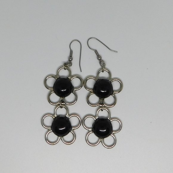 Vintage Jewelry - vintage black silver tone flower dangle earrings